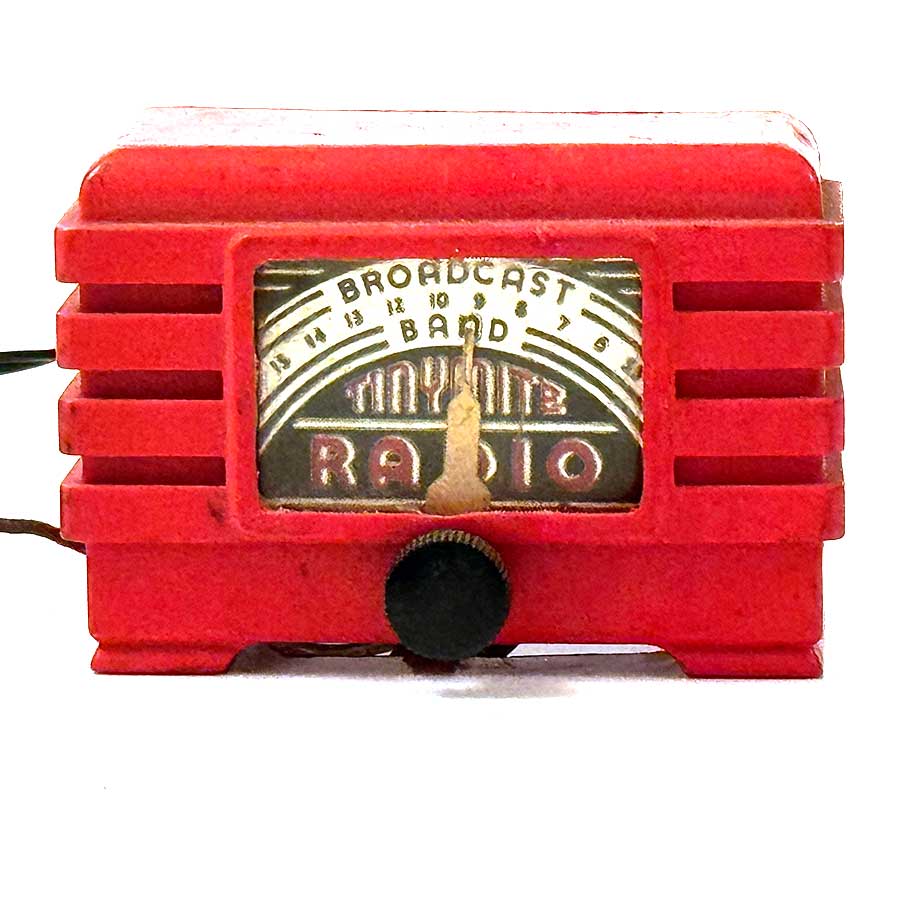 Cute Tinymite Crystal Radio from 1949, made in USA at www.collectornet.net/radio/pocket