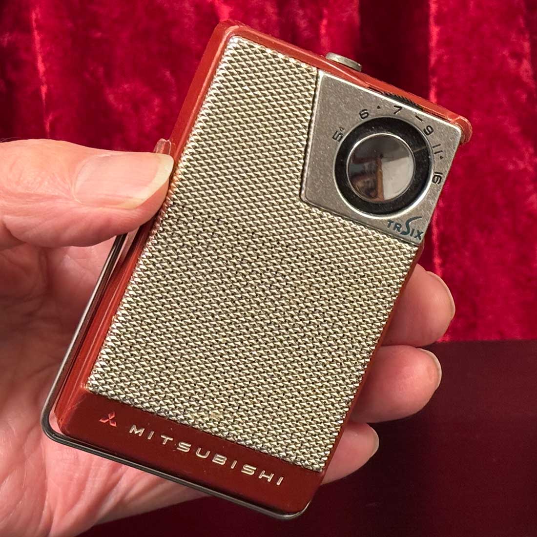 Seldom-seen Mitsubishi shirt-pocket transistor radio at www.collectornet.net/radio/pocket
