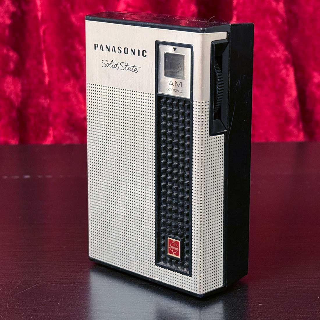 Stylish Panasonic vintage transistor radio at www.collectornet.net/radio/pocket